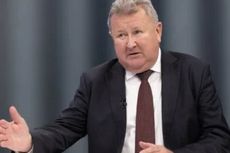 Muž chcel ukradnúť ističe, zasiahol ho prúd. Polovica Lučenca bez elektriny