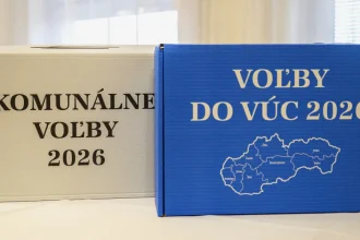 Na Slovensku sa začali komunálne a župné voľby, miestnosti budú otvorené do 20.00 hodiny