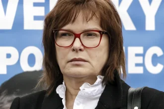 Odstúpila z boja o župu, voliči ju krúžkovali. Belousovová uspela v dvoch voľbách