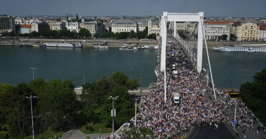 Orbán chce v boji s Magyarom rozdávať predmety. Tisza: hlúposti, spomenul doživotie