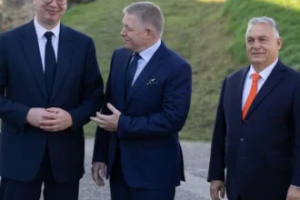 Orbánovi expolitici zostávajú za mrežami. Jeden z nich chce vo väzení kaderníka