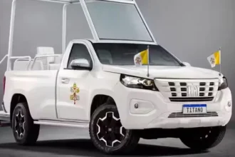 Pápežov nový vozový park: Fiat a Toyota bez pancierovania
