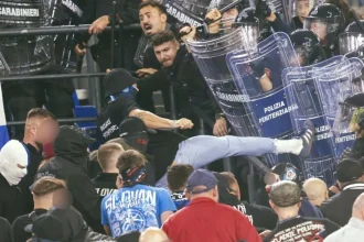 Peklo, strach a bezradnosť. Fanúšička opísala plač detí a bitku v zápase s AS Rím