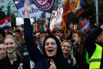 Po dvoch rokoch protestov ide Vučić do rozhodujúceho boja o politické prežitie
