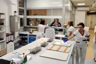 Pol miliardy navyše pre zdravotníctvo. Na platy lekárov trikrát viac než na lieky