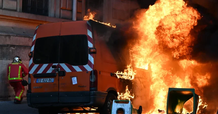 Pol milióna Francúzov protestovalo v uliciach proti drahote, došlo aj k zrážkam s políciou