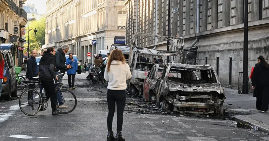 Polícia vo Francúzsku zadržala pri protestoch rekordných vyše 1800 ľudí