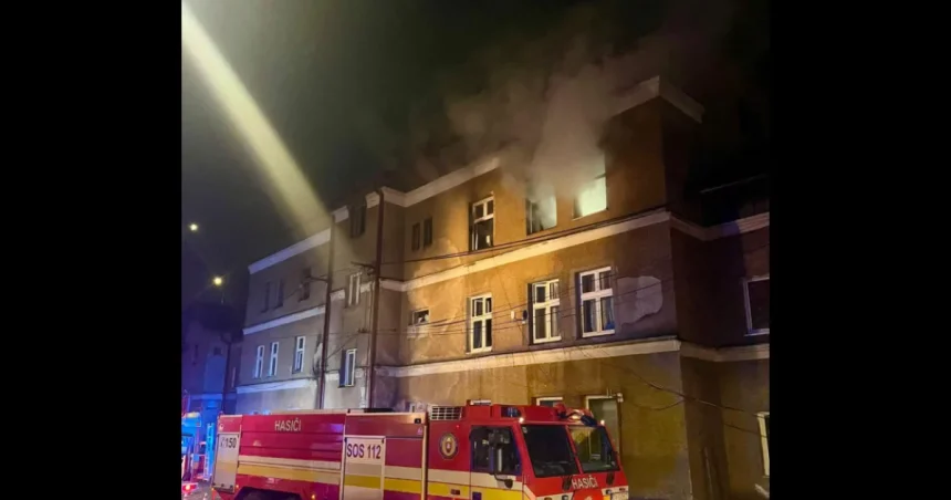 Požiar bytovky v Žiline: päť detí v ohrození, desiatky evakuovaných, jedna žena obvinená