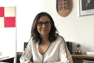 Primátorka Svidníka podala trestné oznámenie pre zvážanie voličov aj podozrenie z korupcie