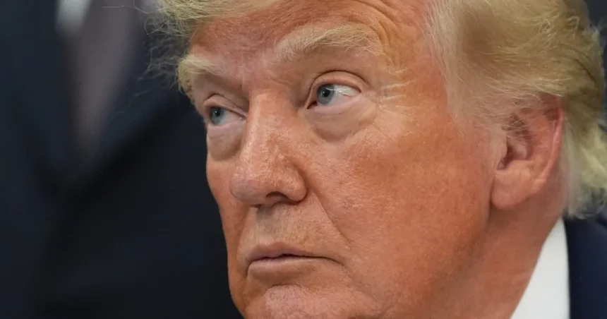 Republikáni hrozia Trumpovi tvrdým úderom pre Rusko