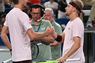 Šanghaj šokoval: Zverev aj Medvedev vypadli, vo finále je nečakaný hrdina