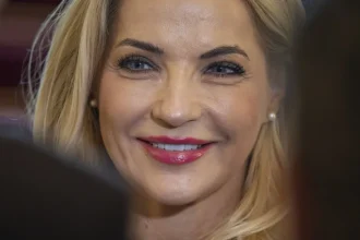 Šimkovičová je vicepremiérkou. Pellegrini vyšiel Ficovi v ústrety, SNS má vplyvný post