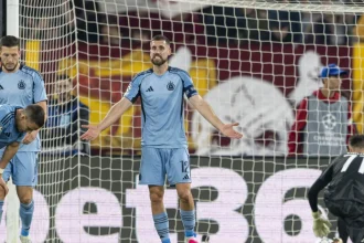Slovan? Mŕtvy tím bez duše, vyzerajú ako farári. Pomodlime sa, zaspievajme a poďme domov