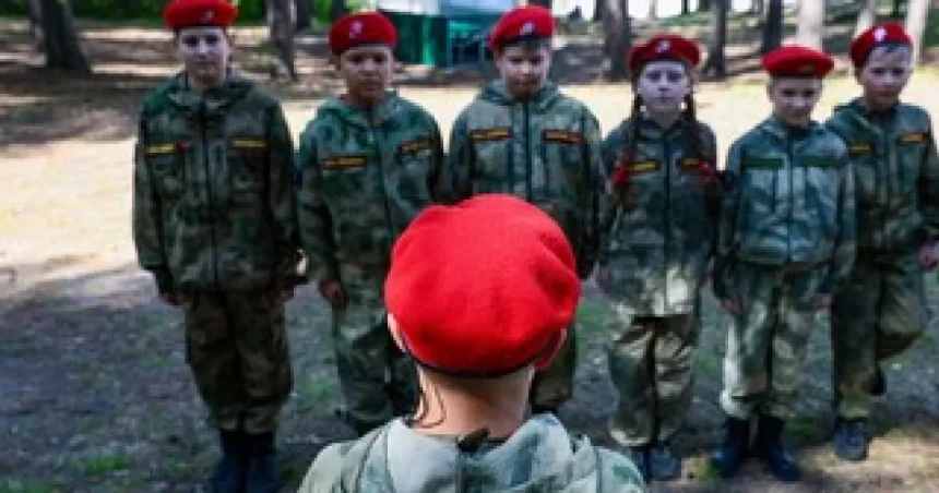 Spojili sa, vyšlo slnko a už trojročné deti v škôlkach počúvajú rozprávky o anexii Krymu