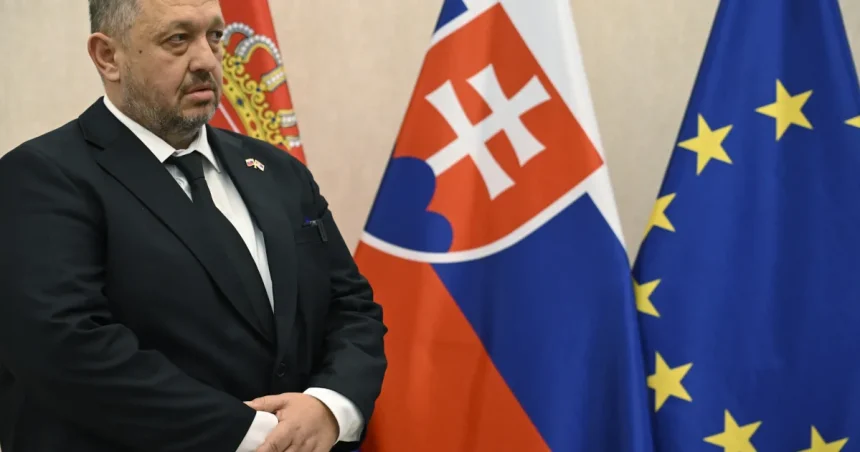 Srbská volebná kauza so slovenskou stopou. Prokuratúra preverí aj veľvyslanca