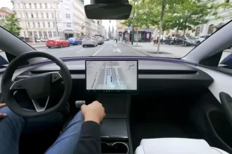 Tesla FSD: Prvé video samošoférujúcej Tesly 3 na Slovensku
