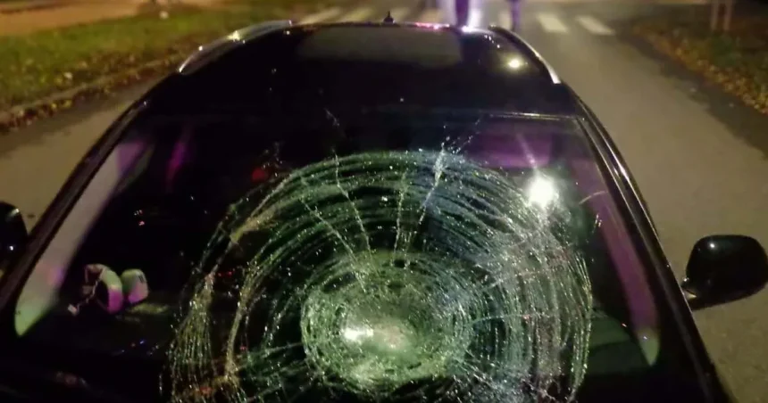 Tragédia na priechode v Brezne: Vodič Audi zrazil 61-ročnú ženu, v nemocnici zomrela