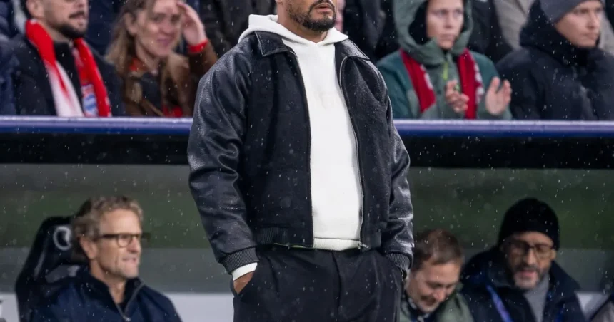 Tréner Bayernu skolaboval, previezli ho do nemocnice. Zdravie ho trápilo už dni