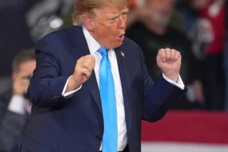 Trump po zrušení sankcií čelí kritike aj od vlastných