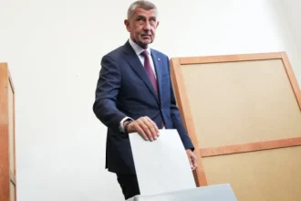 V Česku sa skončilo druhé kolo senátnych volieb, komisie sčítavajú hlasy