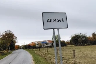 VIDEO: Dedinka s obrovskou nezamestnanosťou napreduje. Ľuďom ponúkajú prácu aj dom