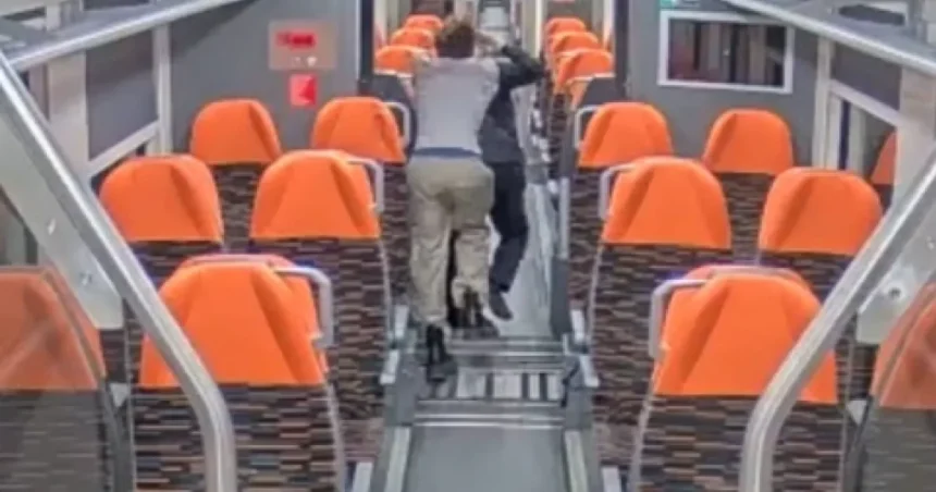 VIDEO: Muž bez lístka napadol v Martine vlakvedúcu. Zadržali ho cestujúci