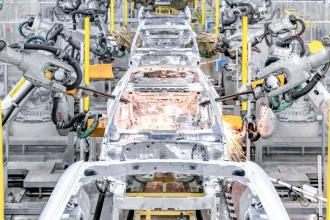 Volvo prepustí 2 500 zamestnancov, automobilka hlási miliardovú stratu