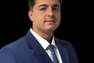 Vypátrali sme najmladšieho slovenského starostu. Šimon má 25 rokov a veľké plány s dedinou