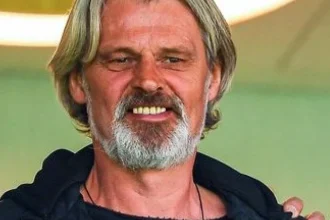 Zadlžený Skuhravý dostáva zabrať. Zarába tak málo, že nemôže platiť splátky