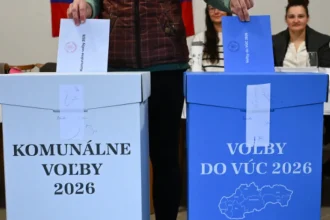 Zmena času počas volebnej noci môže skomplikovať spracovanie výsledkov